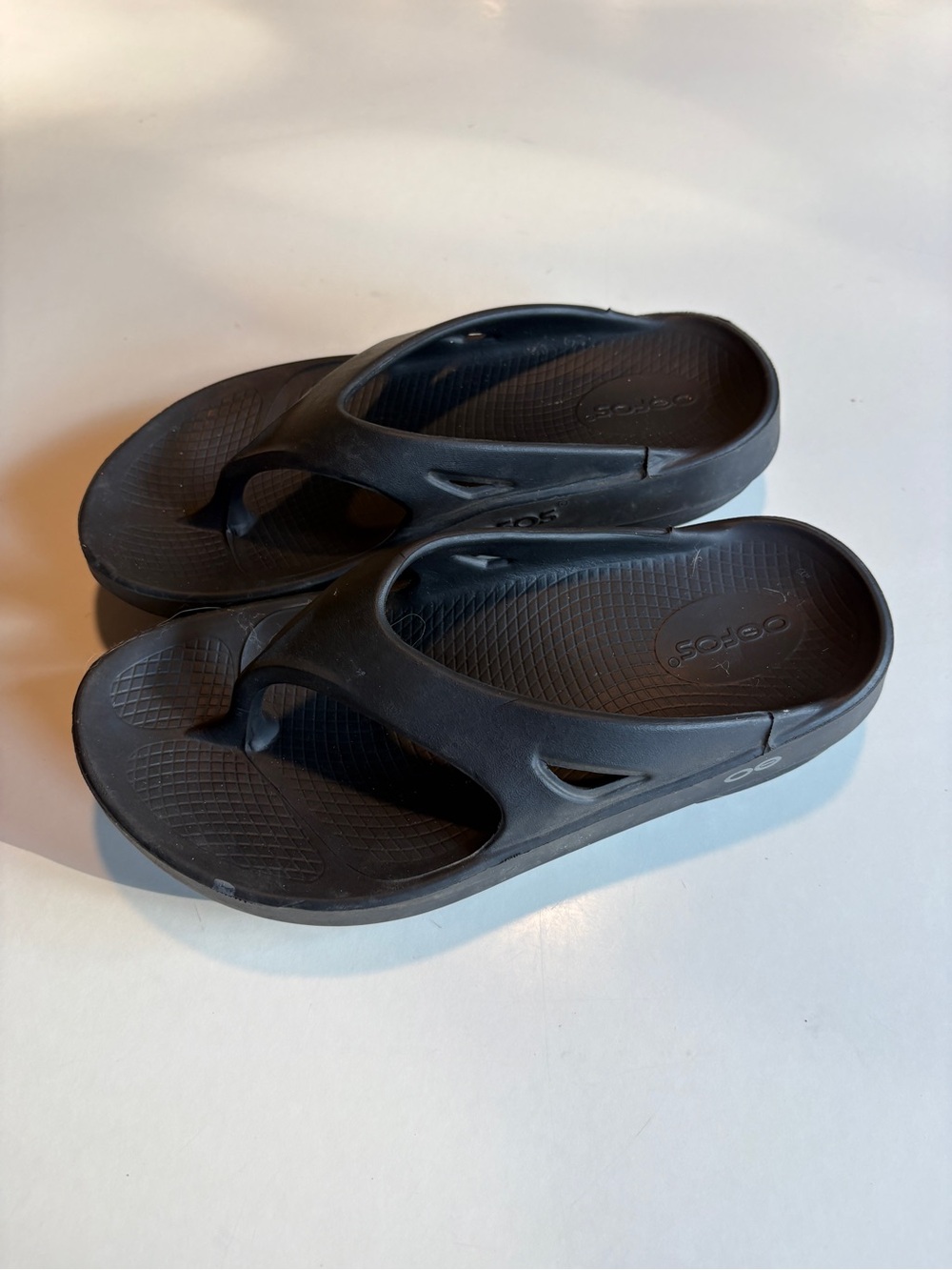 Oofos Black Comfort Recovery Flip-Flops